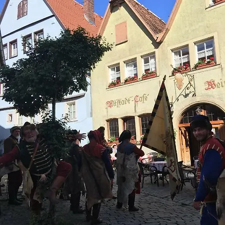 酒店 Gaestehaus Alter Keller 罗滕堡